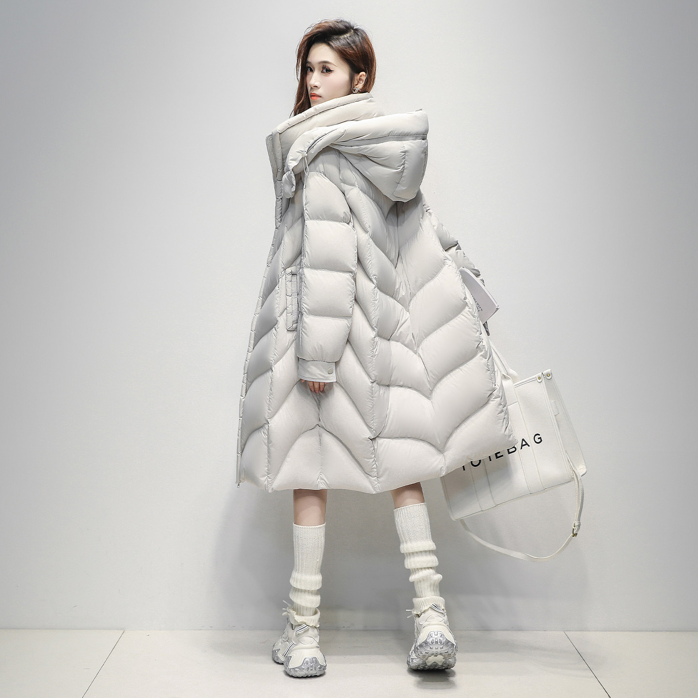 过膝长款鹅绒羽绒服女2025冬季新款高充绒量蓬松时尚保暖加厚外套