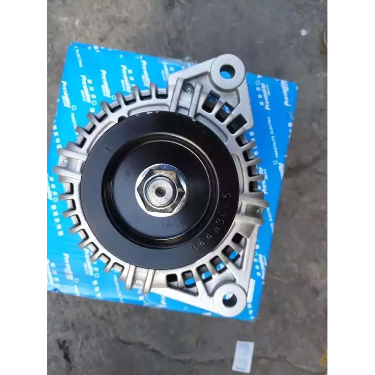 集瑞联合重卡发电机AVI144A3025发电机K6100-3701100A-002发电机