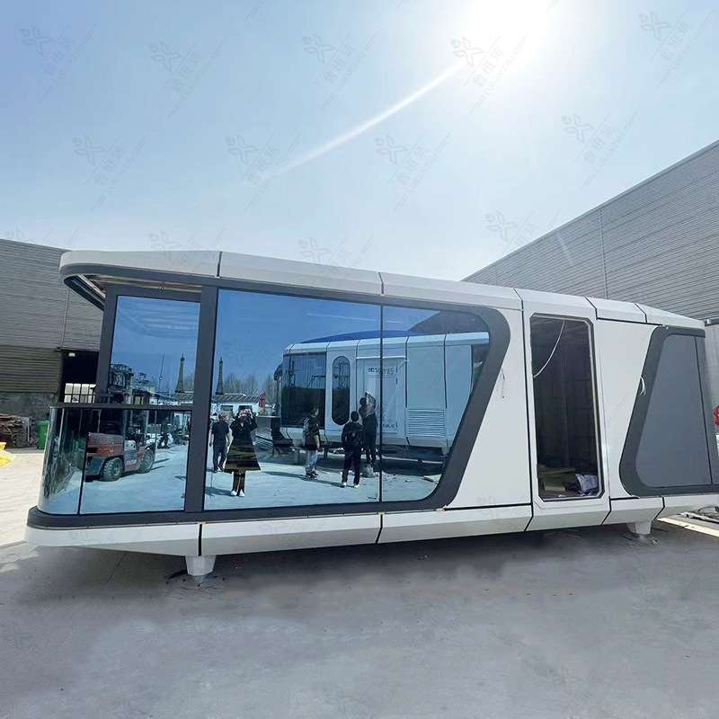 穿越星空宇宙飞船造型房屋 炫酷科幻感铝制居所 超大落地窗美宅