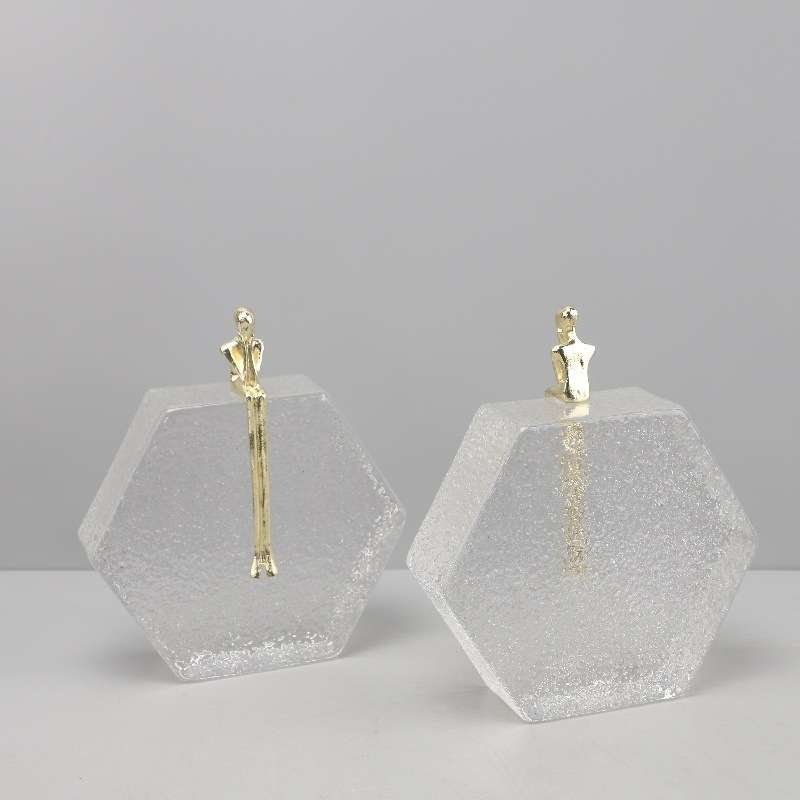 现代简约六边形冰晶纹透明水晶砖小金人摆件客厅玄关软装家居饰品