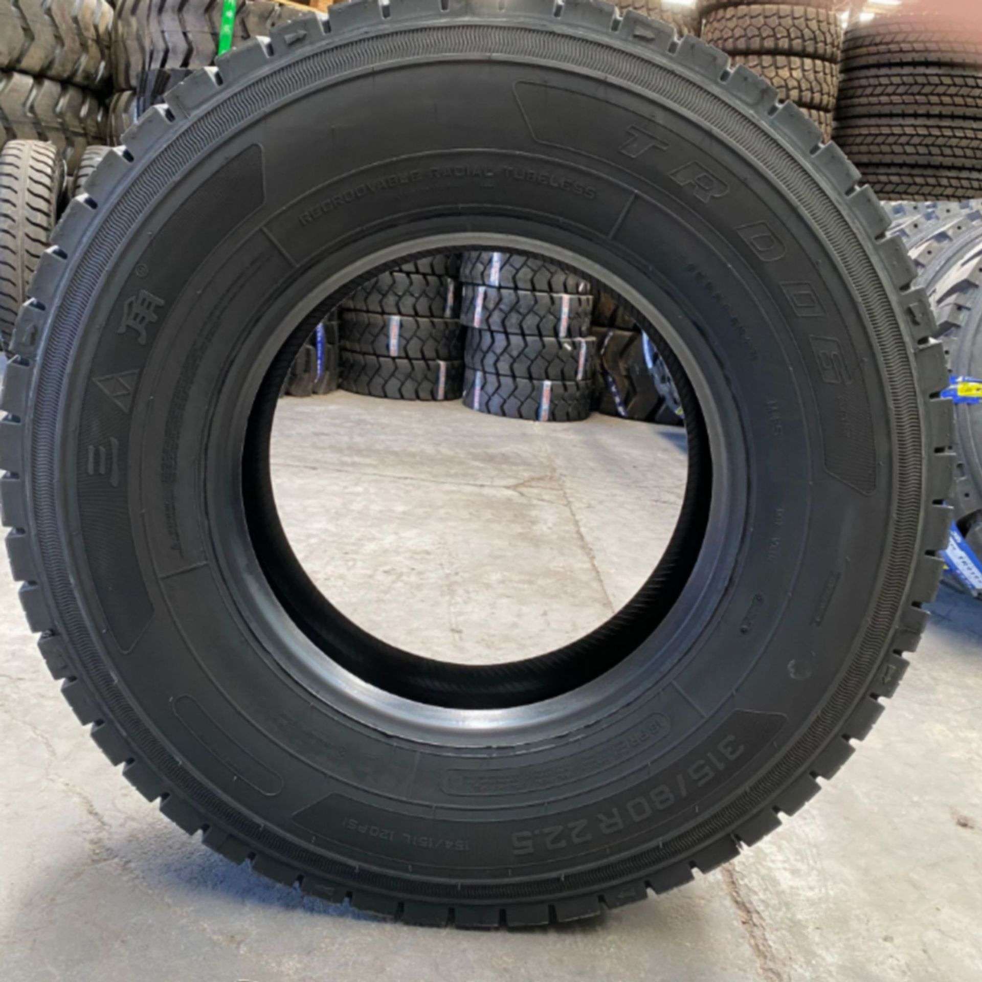 三角(TRIANGLE)轮胎245/70R19.5-18PR TRD06载重汽车普通断面子午