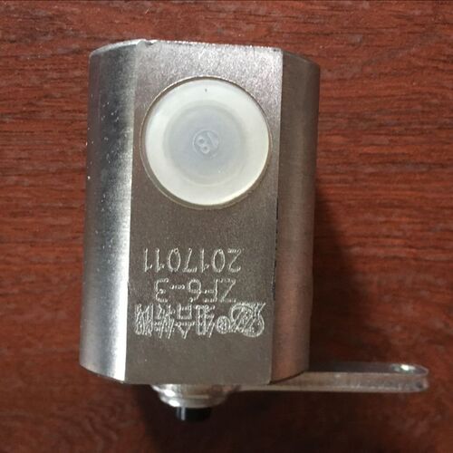 新源挖掘机平衡杆转阀轮式挖掘机65 75机通用平衡油缸转阀油压阀