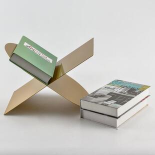 北欧风轻奢书架杂志架创意桌面收纳摆件客厅书房不锈钢软装饰品