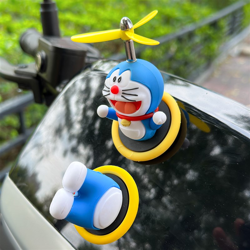 可爱机器猫穿越通行哆啦A汽车z载摆件电动车摩托头盔竹蜻蜓装饰品