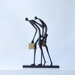 现代抽象艺术人物雕塑摆件黑色铸铁客厅电视柜酒店服装店艺术装置