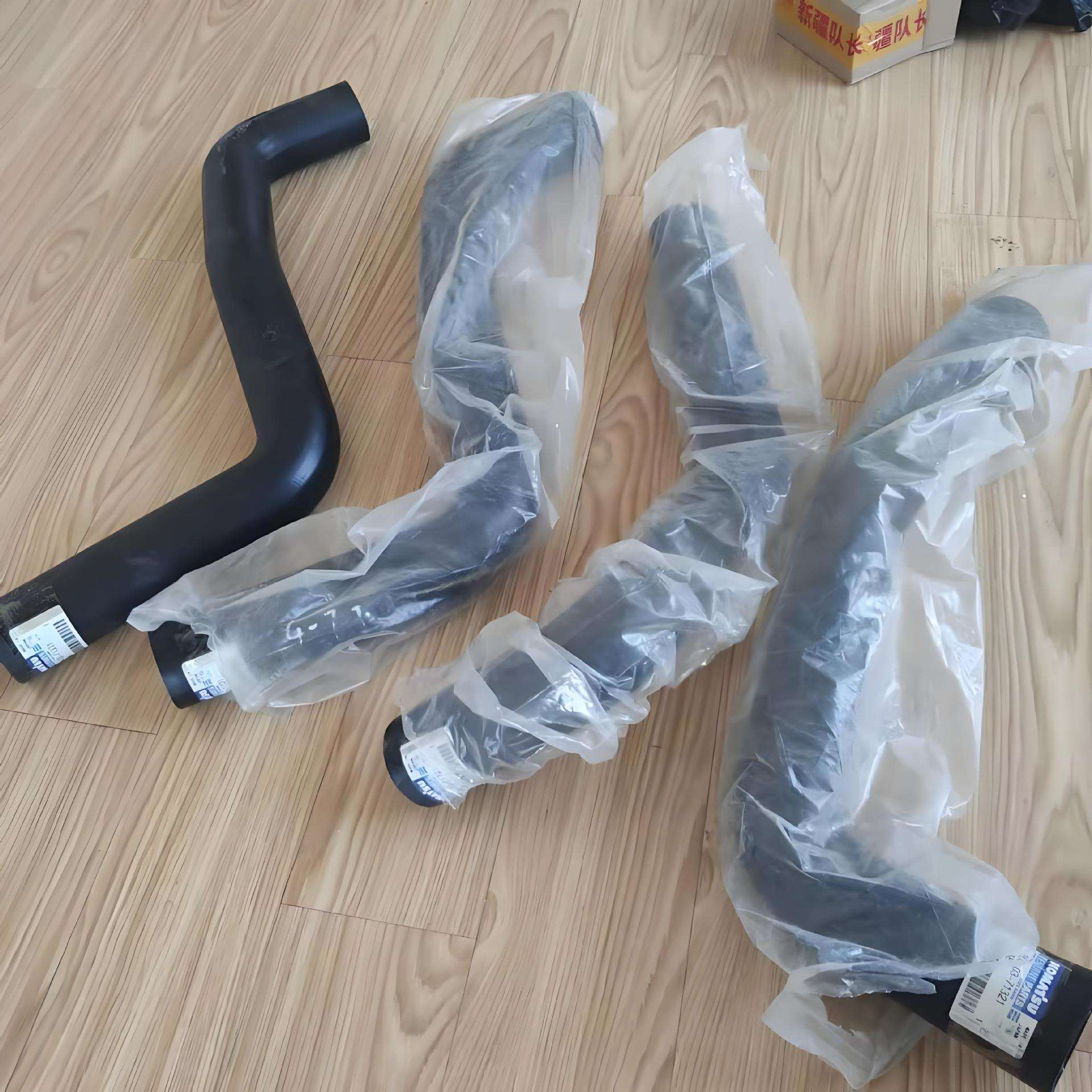 挖掘机PC400软管件号208-01-72161挖掘机PC400空气滤清器接头软管