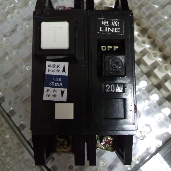 A断路器Z16 漏电 60带断路器D漏电E2 -L   1P漏电开关