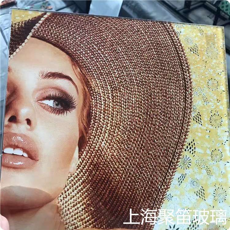 如此漂亮的图案是怎样实现在玻璃上的 高温彩釉玻璃 彩色玻璃