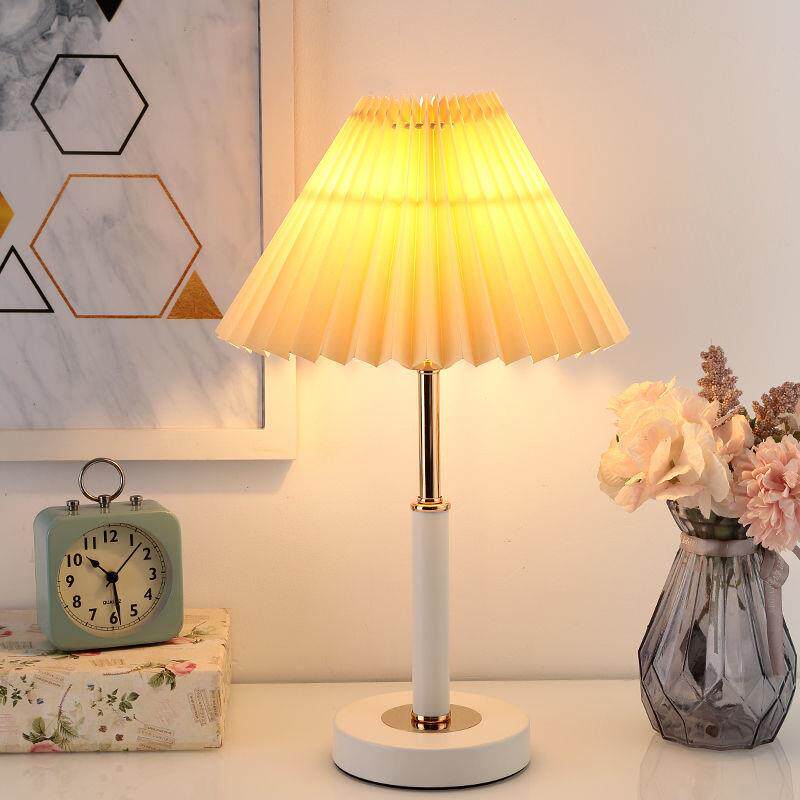 北欧轻奢时尚经典学习台灯工作写字房间网红台灯节能卧室结婚灯具