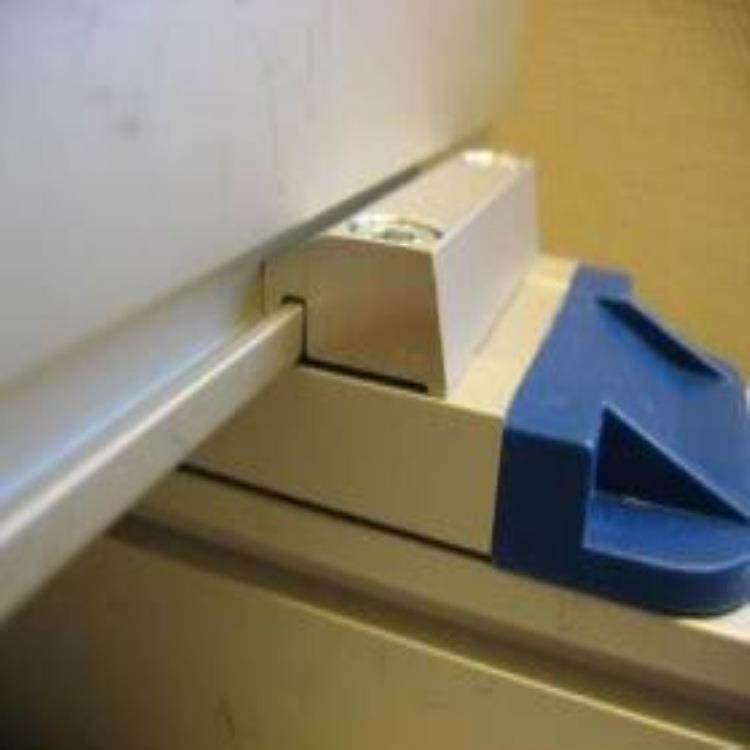 THOMSON 带滚珠丝杠驱动和滑轨的直线模组 M55