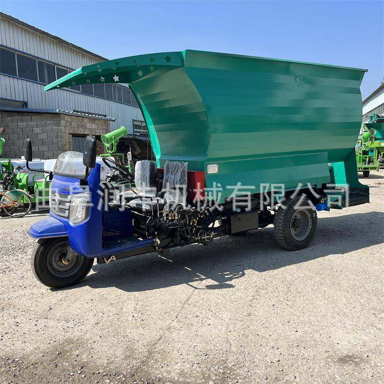 出料均匀三轮投料机双侧出料牛羊撒草车牦牛喂养电动喂草机