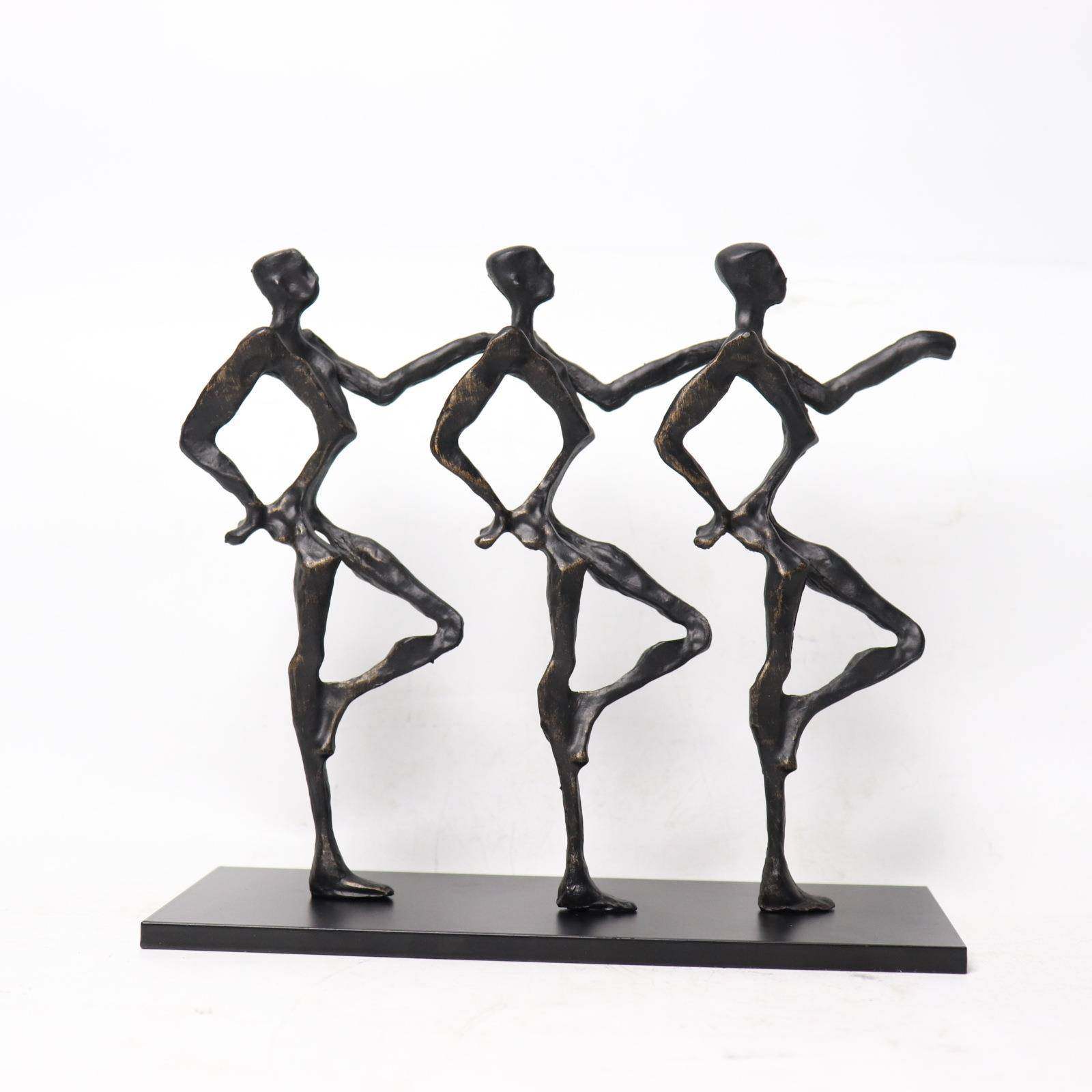 现代简约金属三人行摆件人像摆设样板房书房客厅电视柜软装饰品