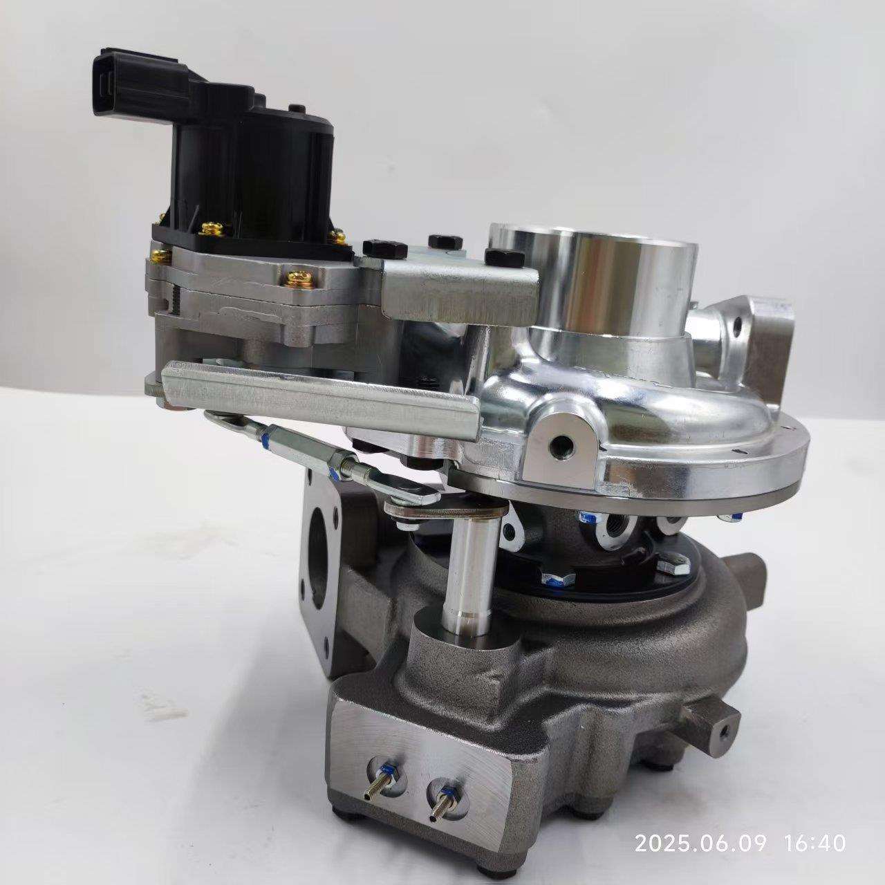 适用五十铃4HK1-TCN涡轮增压器总成8982490470 290KT20110