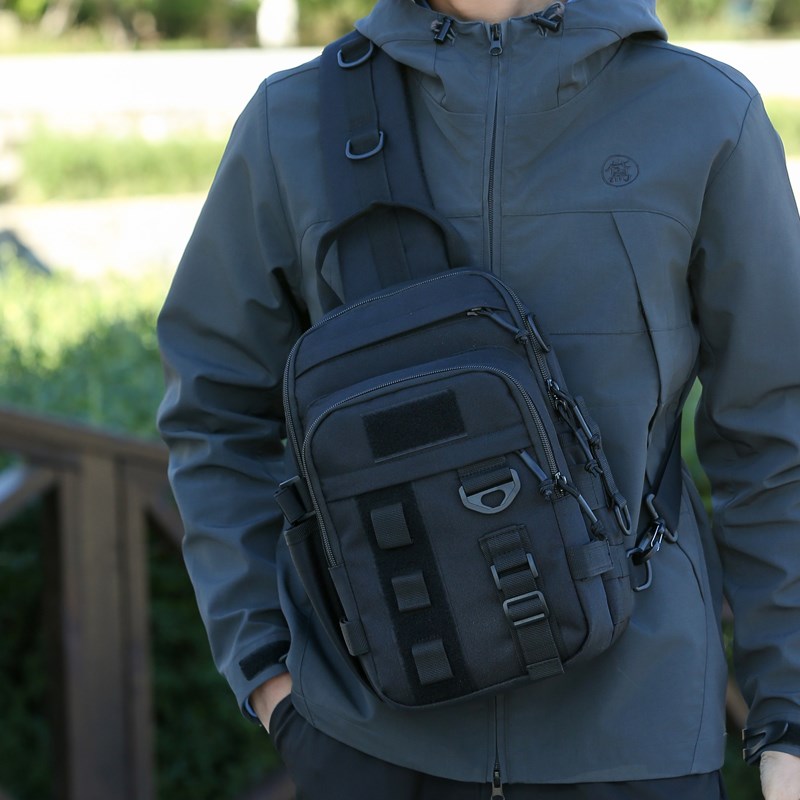 新款单肩包男户外斜挎胸包渔具收纳包防泼水大容量V钓鱼包路亚包