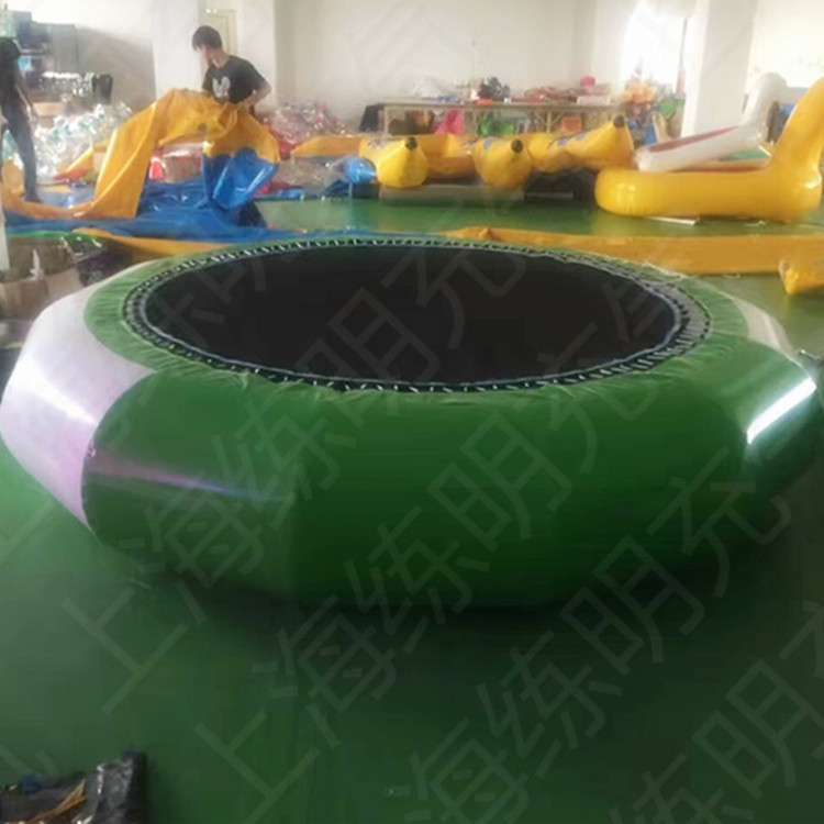 水上蹦床水上蹦蹦床水上跳床充气质保 供应充气水上弹跳床