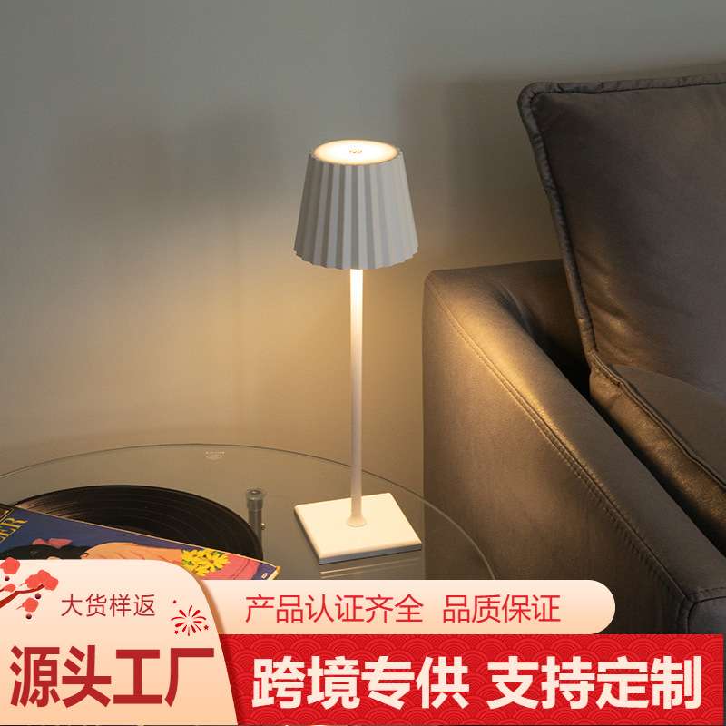 跨境创意装饰酒吧台灯卧室护眼充电台灯床头灯户外触摸氛围小夜灯