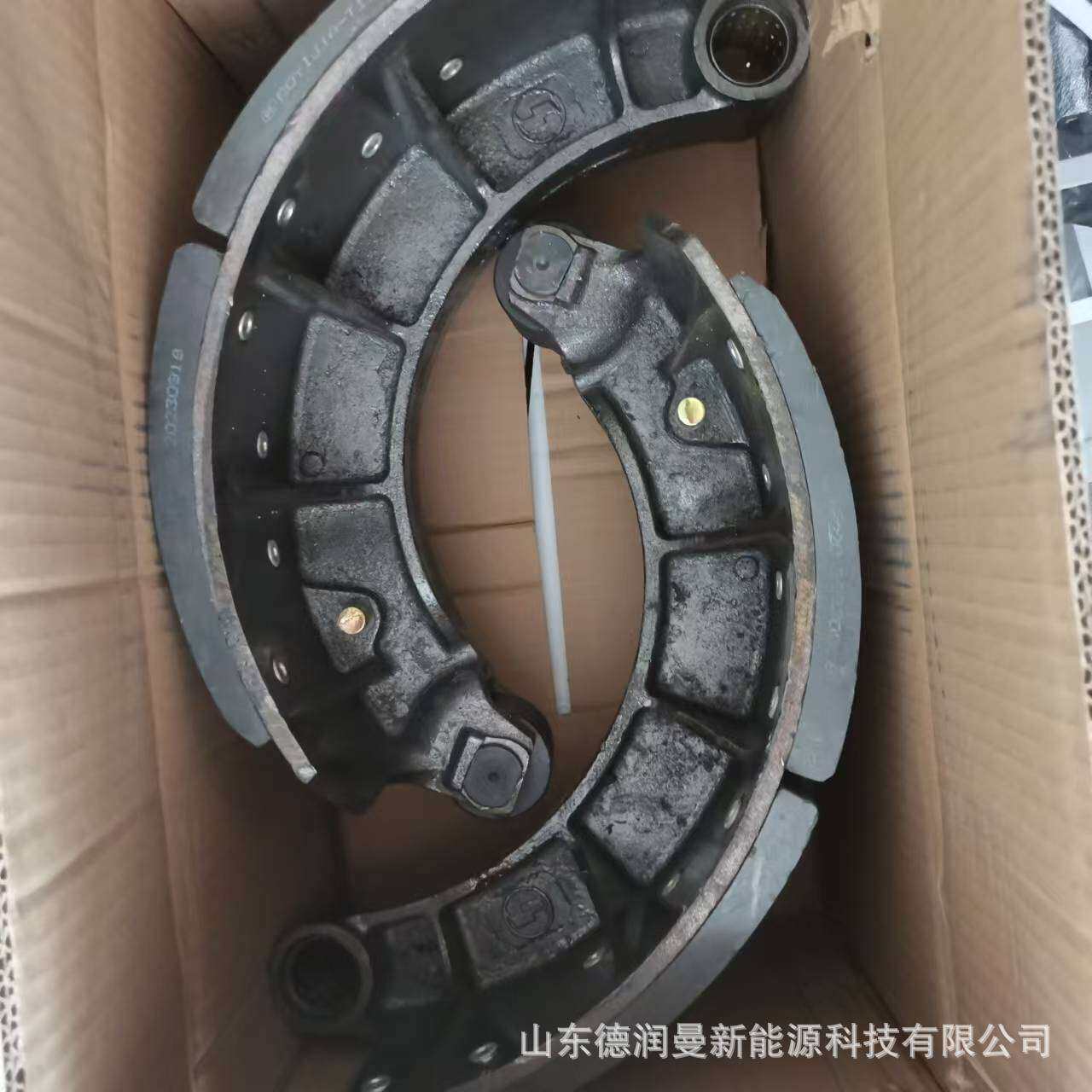 供应重型卡车刹车片,刹车衬片,制动衬片,摩擦片WG9231342069