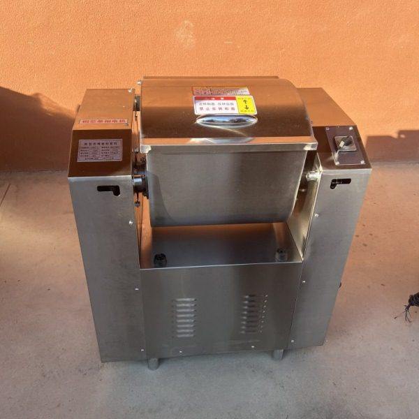 商业用15公斤面粉搅拌机 新款不锈钢三相电和面机 和面机厂家,厨房电器,其他商用厨电,淘宝优惠券,粉丝福利购,淘宝优惠卷