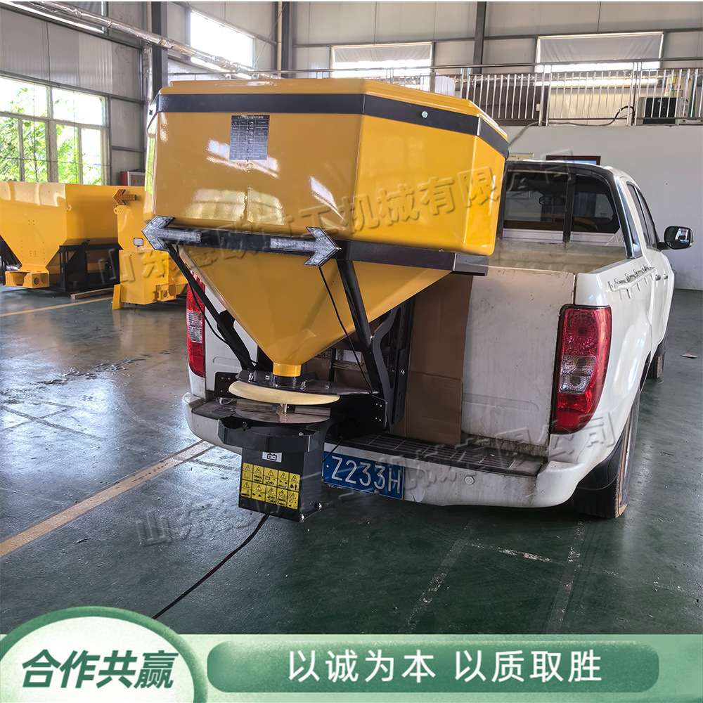 融冰四冲程撒盐机 路面学校广场除雪设备 车载式小型融雪剂撒布机