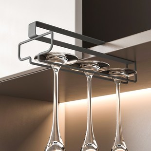 红酒杯架倒挂免打孔酒o柜高脚杯收纳架金属轻奢悬挂摆件酒杯放置