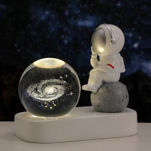 宇航员水晶球摆件太空人发光小夜灯生日礼物送男生儿童兄弟高级感