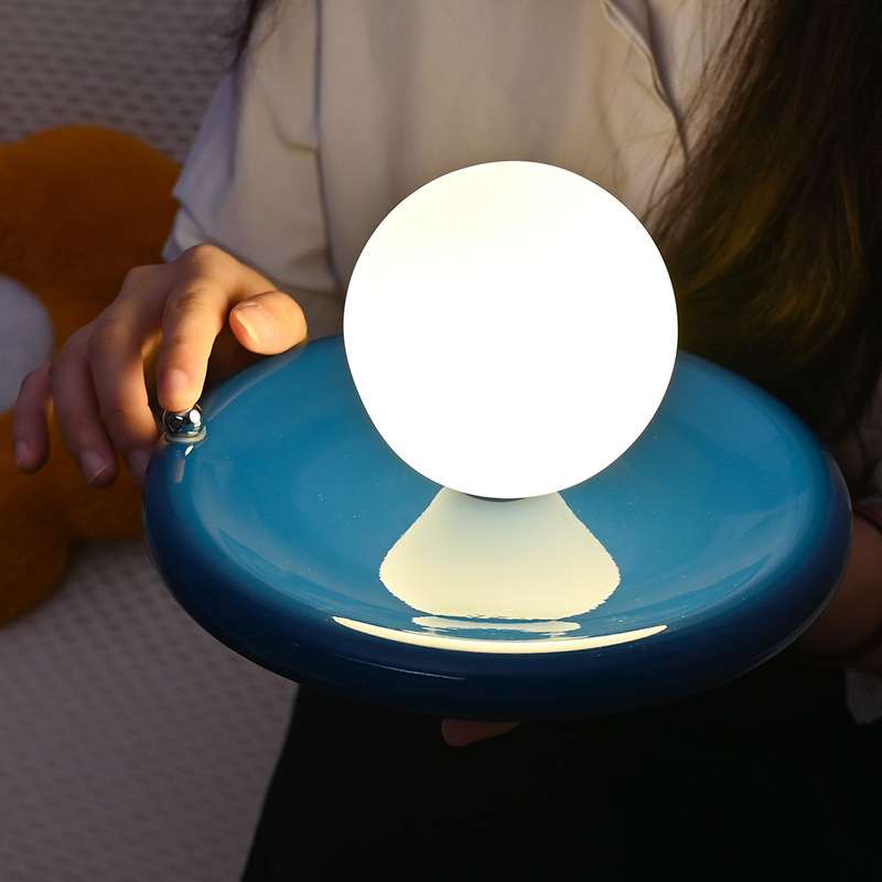 北欧简约珠落玉盘客厅卧室床头充电小台灯创意氛围奶油风装饰灯