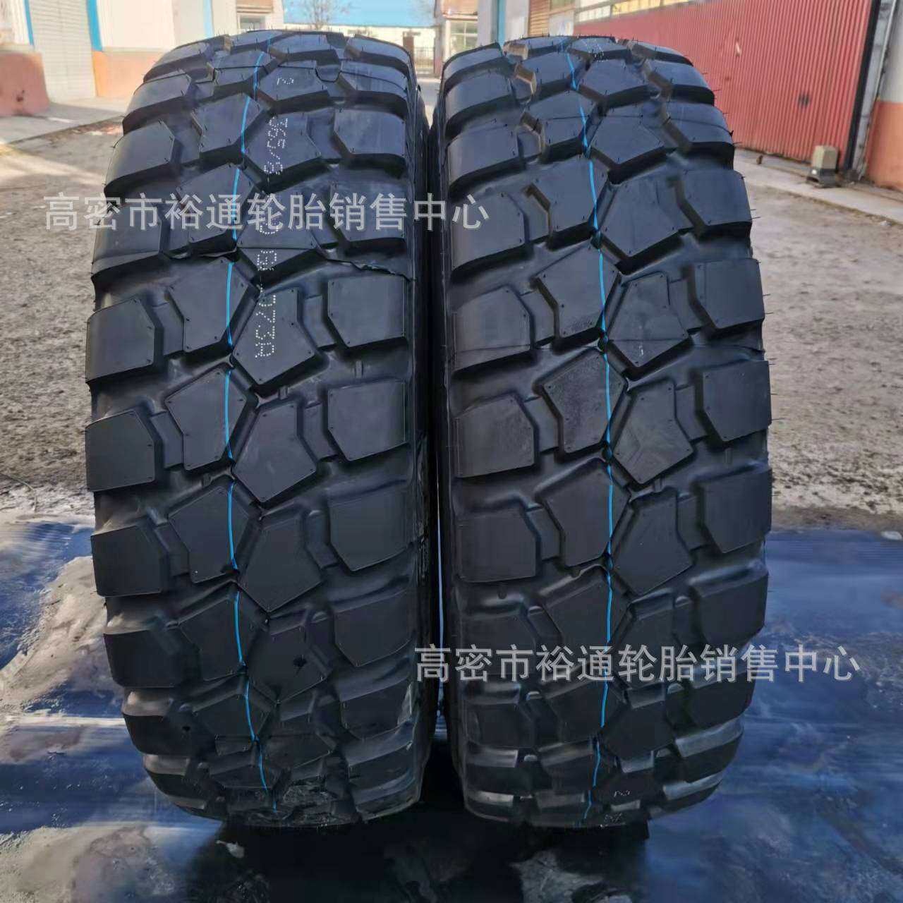 装甲车越野轮胎305 335 365 395/80 85R20全钢子午线真空越野人字