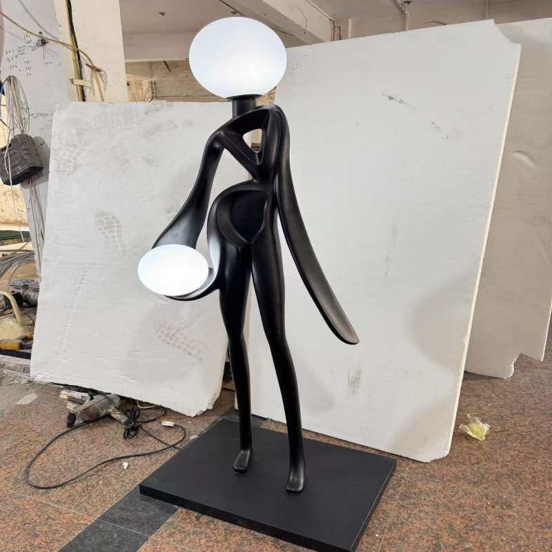 新款迎宾人物后现代落地灯人体雕塑带灯创意展厅艺术酒店大堂摆件