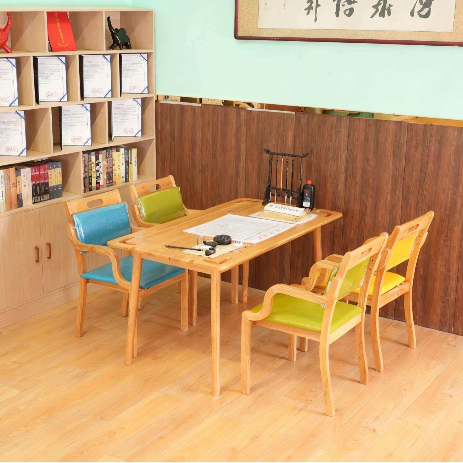 养老院老年人用餐桌椅实木餐桌椅组合康养院餐厅家具适老化桌子