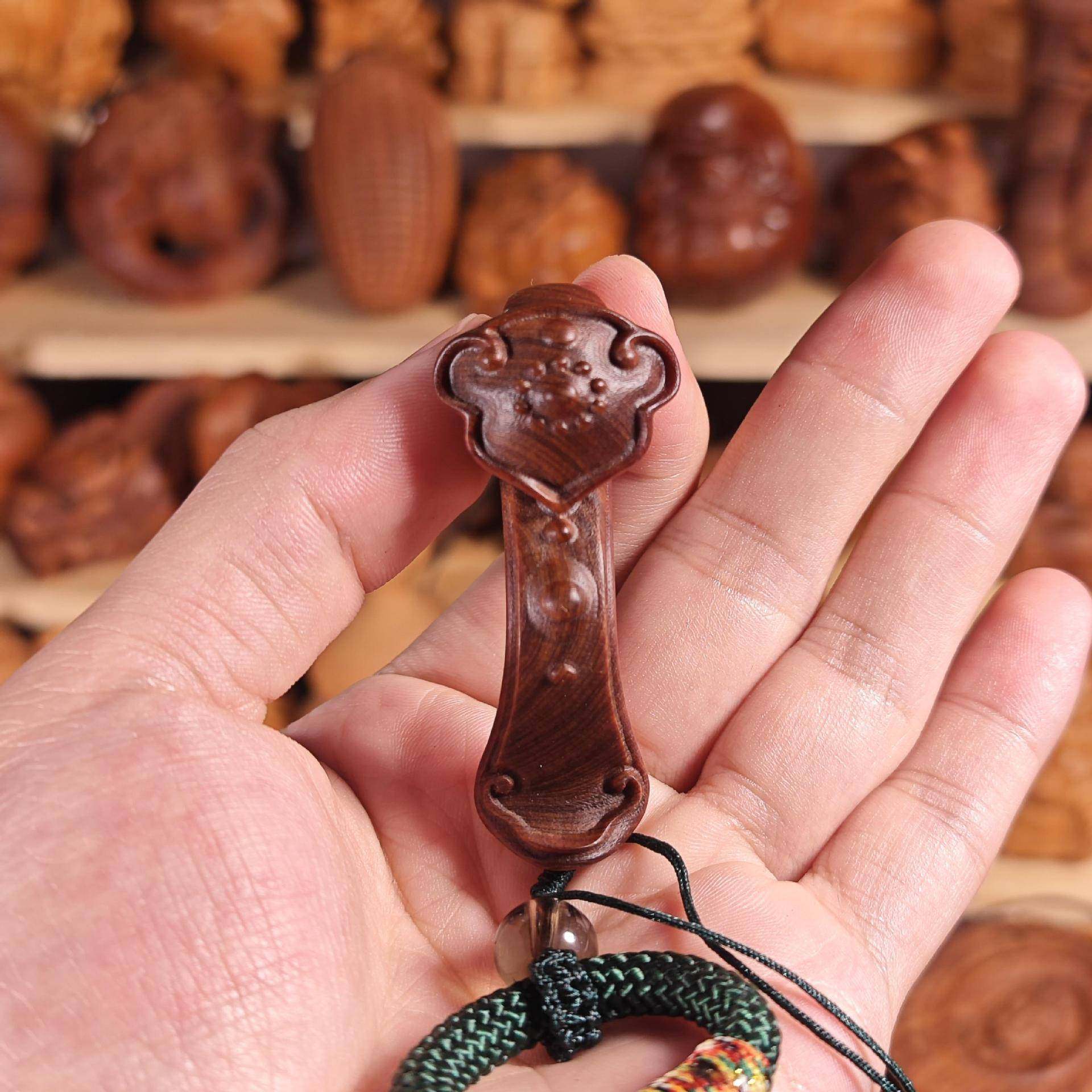 太行崖柏陈化红油料如意手把件寓意好送长辈新款实木木雕