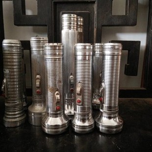 80年代怀旧老物件收藏老铁皮手电筒 影视道具摆件等民俗老旧物件