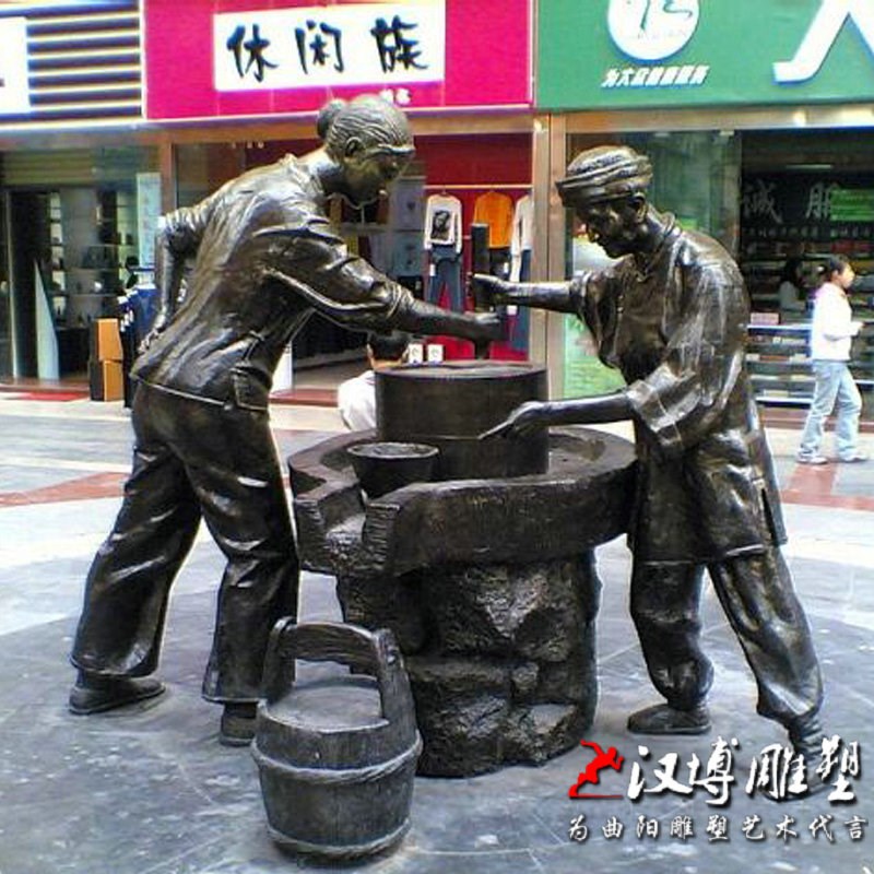 玻璃钢仿铜雕塑推磨人物雕塑民俗小品雕塑户外公园景观农耕主题