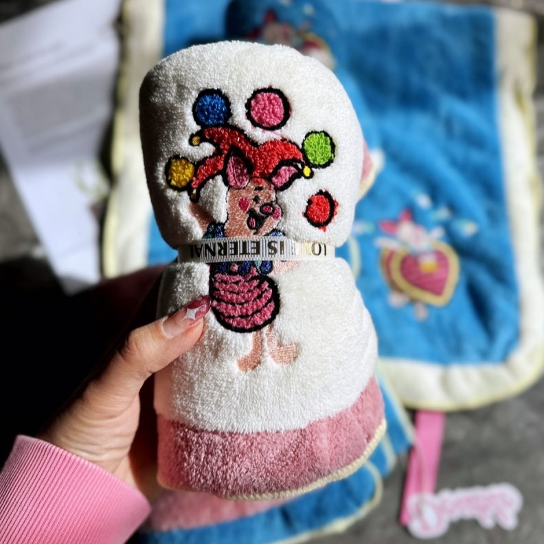 水家用吸刺绣毛巾女宿舍珊瑚绒不易小猪毛可爱速干掉卡通洗脸面巾