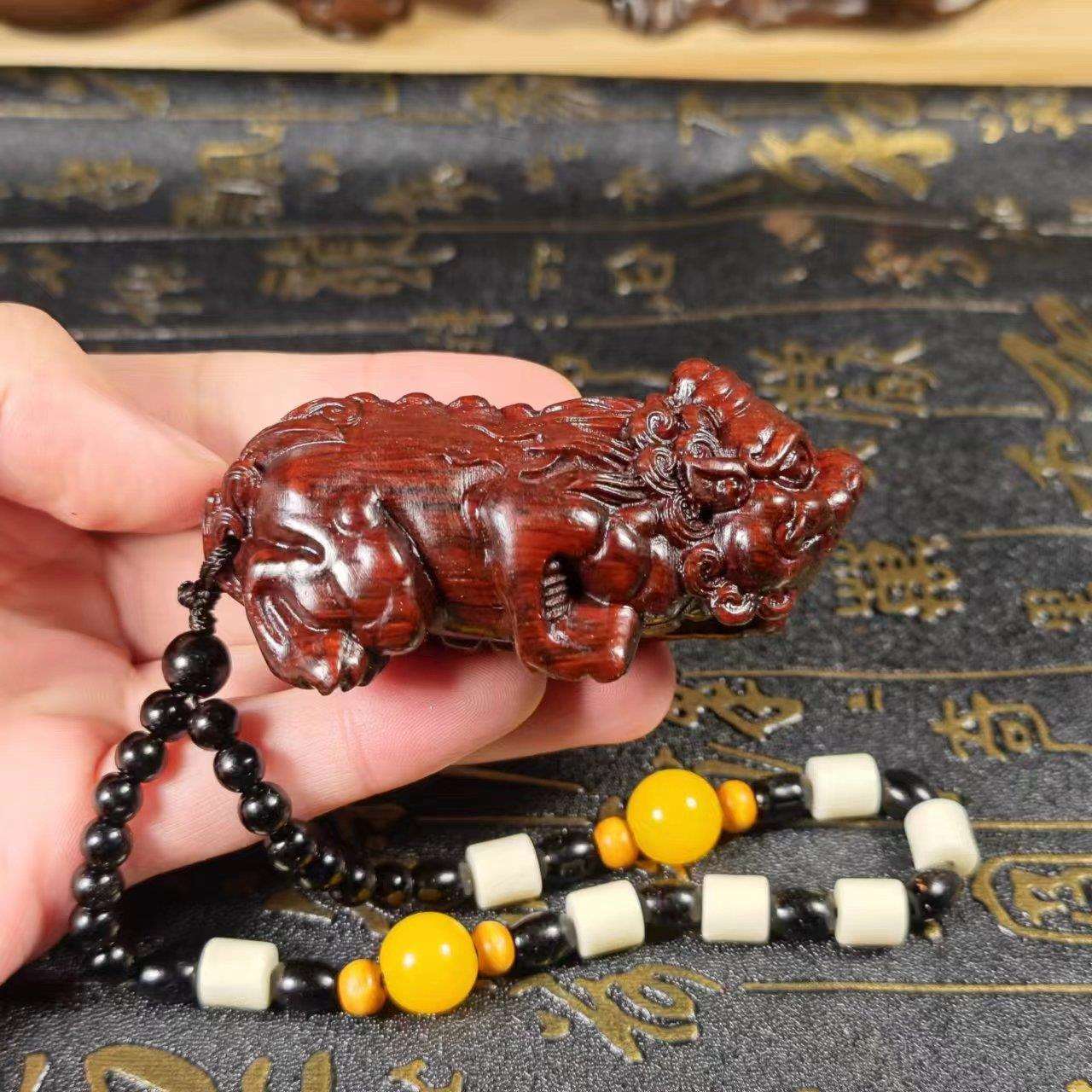 8公分小叶紫檀木雕刻貔貅手把件文玩木雕摆件实木雕刻瑞兽貔貅