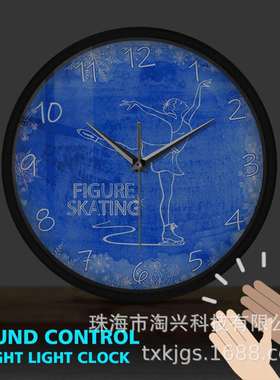 溜冰女孩蓝色声控感应挂钟LED灯光时钟花样滑冰主题家居装饰墙钟
