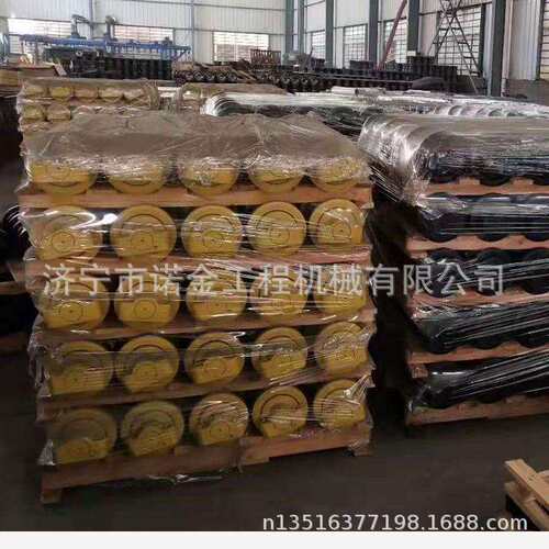 挖掘机底盘件DX260链条支重轮驱动齿履带总成厂家