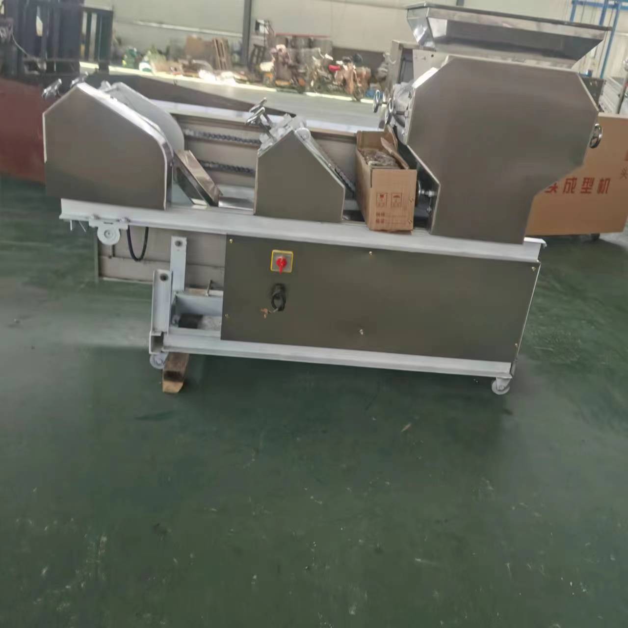 全自动压面机自动爬杆叠皮挂面机商用刀削面牛肉板面压面机