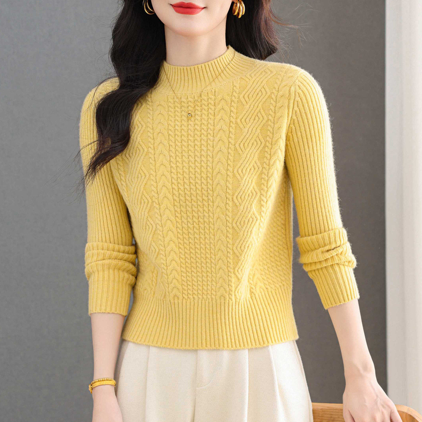 奶黄色半高领短款毛衣女士秋冬配大衣内搭加厚针织打底衫冬季上衣