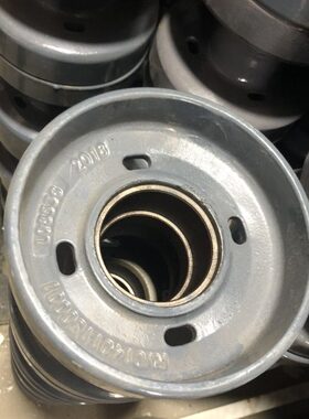 收割机RG6轴承/6内60支重轮潍柴雷沃配件70/原厂50壳体装30