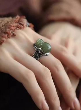 S925银和田玉貔貅戒指女复古民族风做旧招财P转运活口唐草纹食指