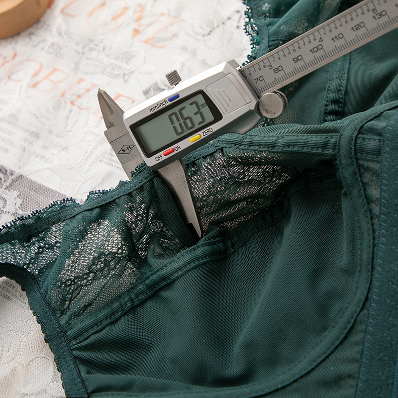 大码内衣女超薄款大胸显小透气胸罩侧收副乳调整无钢圈全罩杯文胸