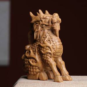 紫檀麒麟绿檀新款瑞兽手把件摆件木雕汽车中控饰品