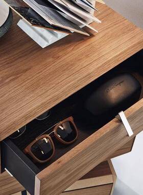 意大利床头储柜Molt计en功设师物柜DRW进口胡桃木多能旋转抽屉边