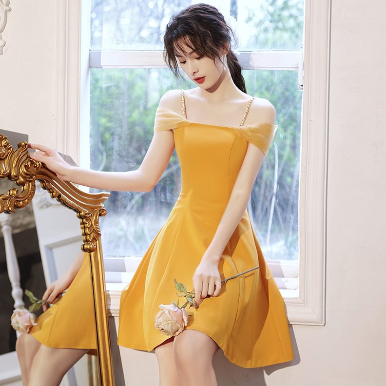 吊带晚礼服秋季仙气黄色质女生日派对短款高端伴娘服姐妹团小个子