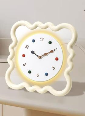 奶油饰风客厅餐厅装画视沙发背景电2墙挂画钟表025年新款时钟BOV