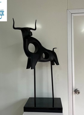 北欧现代简约日式家居玄关书房装饰品生肖牛创意黑色树脂工艺摆件