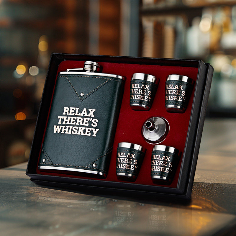 俄罗斯304不锈钢小酒壶随身加厚半斤1斤装白酒便携式酒瓶高档礼盒