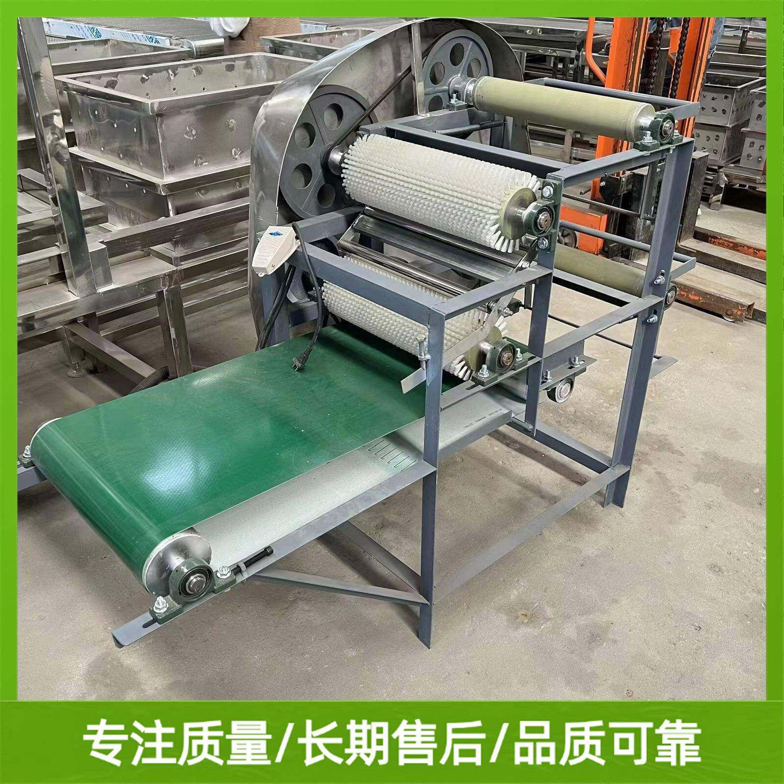 适合家庭作坊用千张机器 仿手工豆腐皮机视频 创新研发