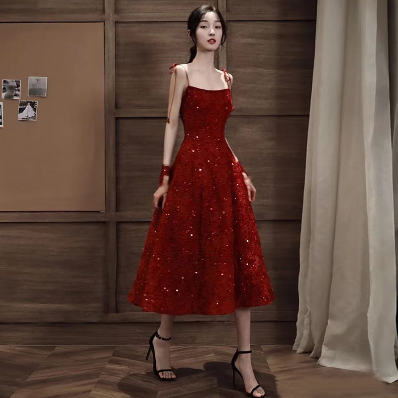 穿高级连衣裙敬酒服新娘夏季订婚礼服女吊带感酒红色小个子平时可