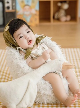 展会新款儿童摄影主题服装绿色碎花裙宝宝百天拍照服装道具沙发
